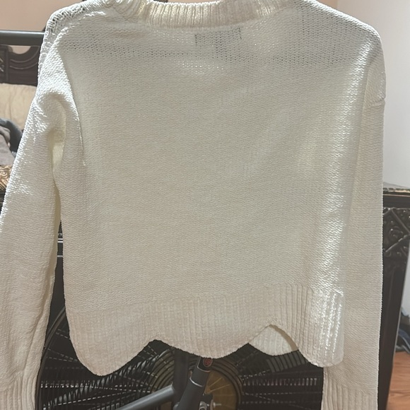 White crewneck top - Picture 2 of 2